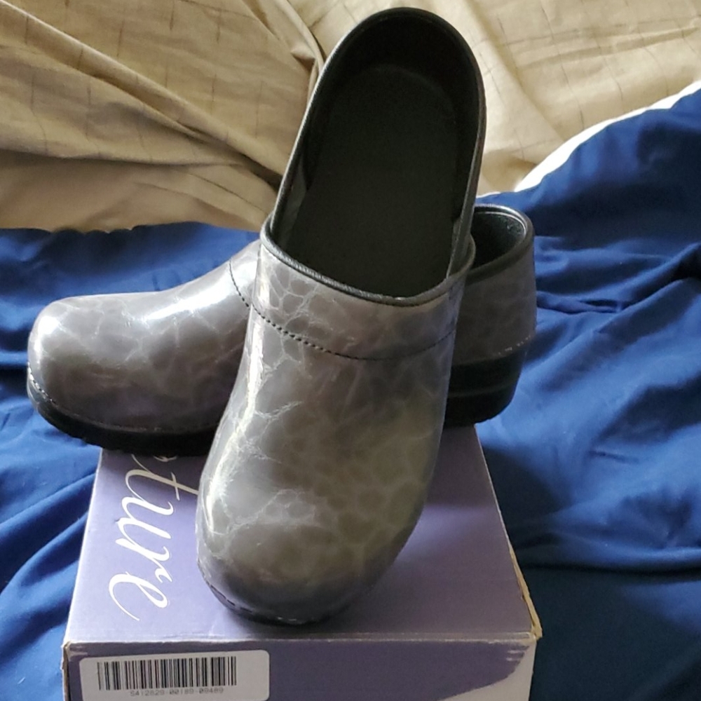 Shoes - Picture 4 of 4